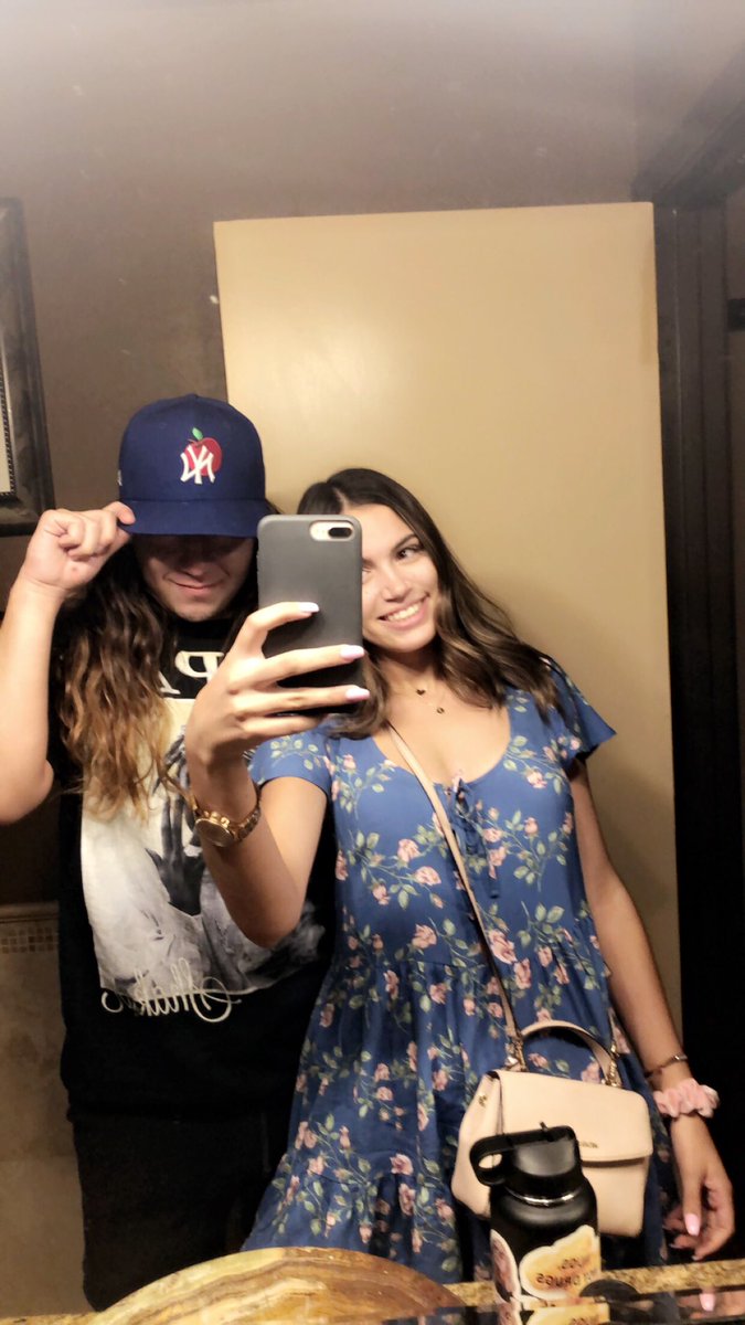 ivanlobosvilla1's tweet photo. happy birthday to my best friend right here! thank you for making my days enjoyable an entertaining, looking forward to the rest of the day love ya boo👸🏽💞🛍😙 https://t.co/WpmZID1ukh