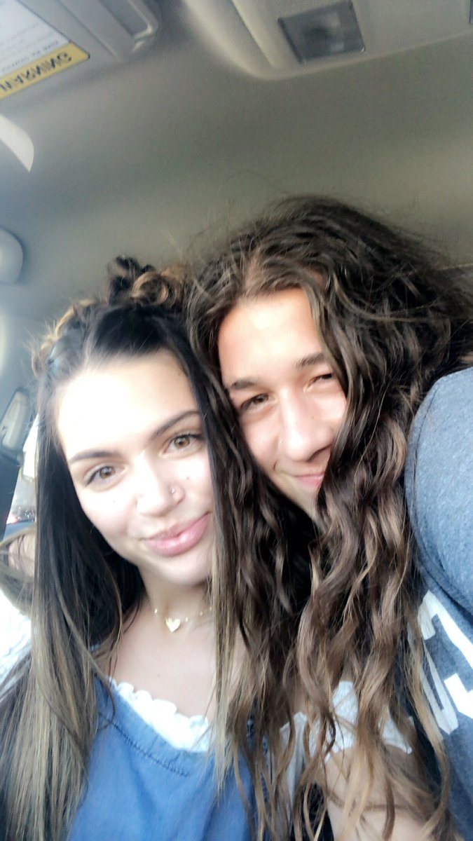 ivanlobosvilla1's tweet photo. happy birthday to my best friend right here! thank you for making my days enjoyable an entertaining, looking forward to the rest of the day love ya boo👸🏽💞🛍😙 https://t.co/WpmZID1ukh