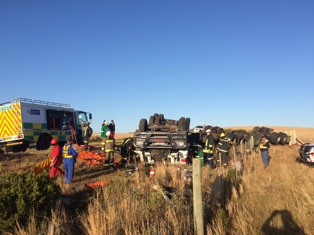 HeathGillot's tweet photo. #MercyWing2 crew launched for an MVA on the N2 near Heidleberg to provide critical patient care. Excellent work from Metro EMS Rescue. @WCHEMS @AIRMERCYSERVICE https://t.co/otRbw41Sue