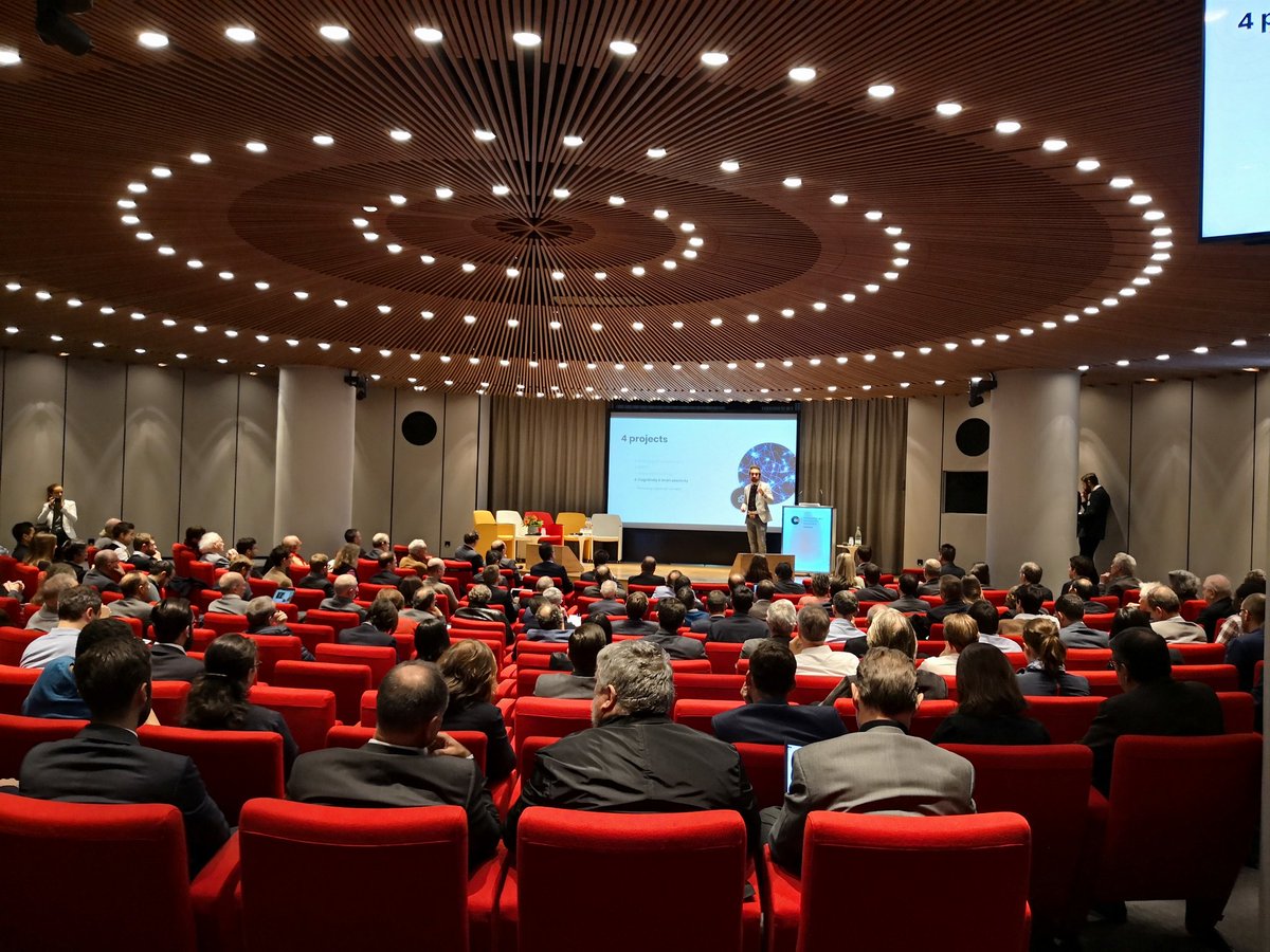 Intervention passionnante de Frédéric Dreyer de l'@OPIGeneva à la <a href="/FERGeneve/">FER Genève</a> concernant l'entreprise 4.0, les robots, l'intelligence artificielle, l'agilité, l'employabilite, la blockchain,... #digital #IA