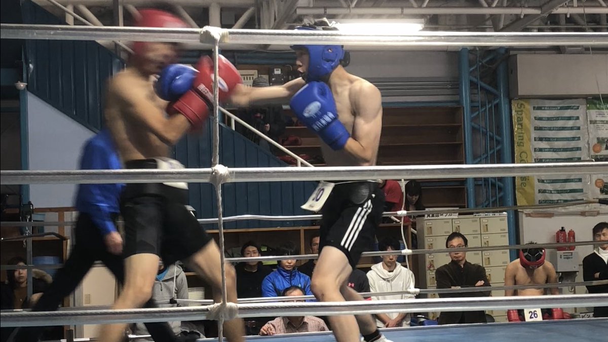 江見ボクシングクラブ こんにちは 本日 大阪の井岡弘樹ジムにてナギ シュウヤのプロテストでした 内容としては二人とも期待以上の成果でした 合格発表は来週の月曜日です ボクシング プロテスト 井岡弘樹ボクシングジム T Co