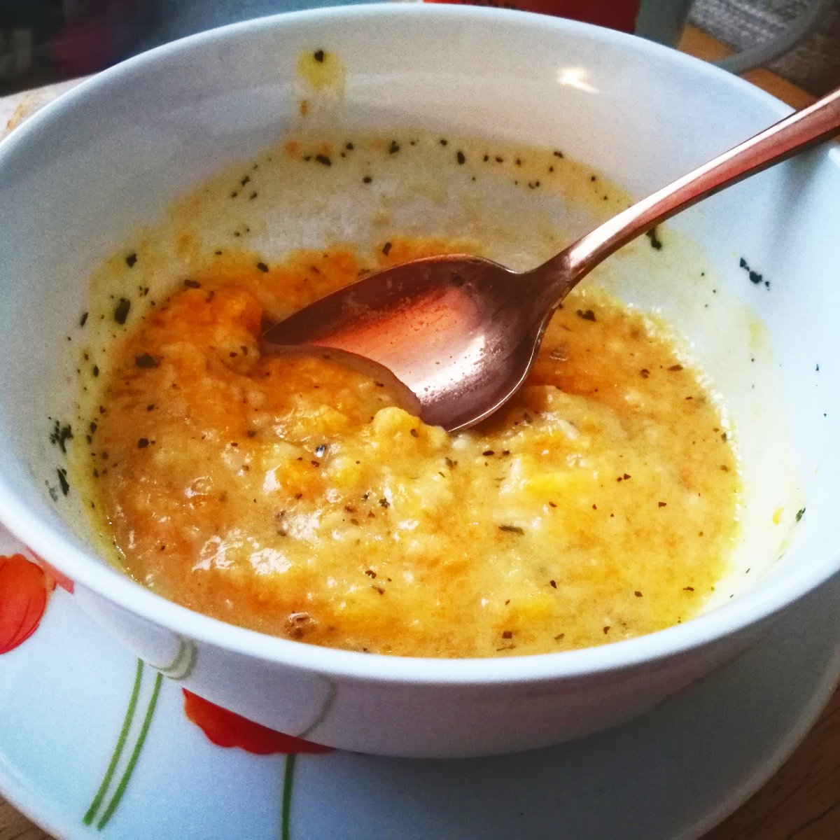growing squash this year? #tip #recipe #squashsoup. boil up some #potato and keep the #starch water. cook both the potato and squash until #mashable. chuck in some #corriander, #blackpepper #cayennepepper #butter  #habanero #simple, no need to #blend. so nice when its cold out.