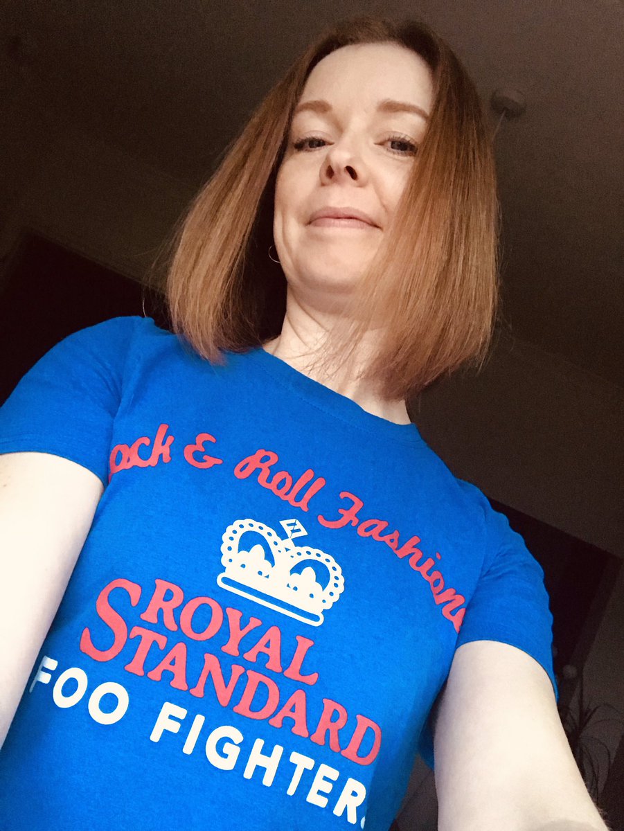 jenlouisekelly's tweet photo. Fresh from the merch stand at #foosoverlondon @foofighters Happy #TShirtDay @BBC6Music π https://t.co/JODMo6olPv