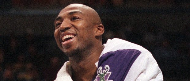 [HAPPY BIRTHDAY] Vin Baker, sa dernière saison avec les Bucks en 1996-1997  