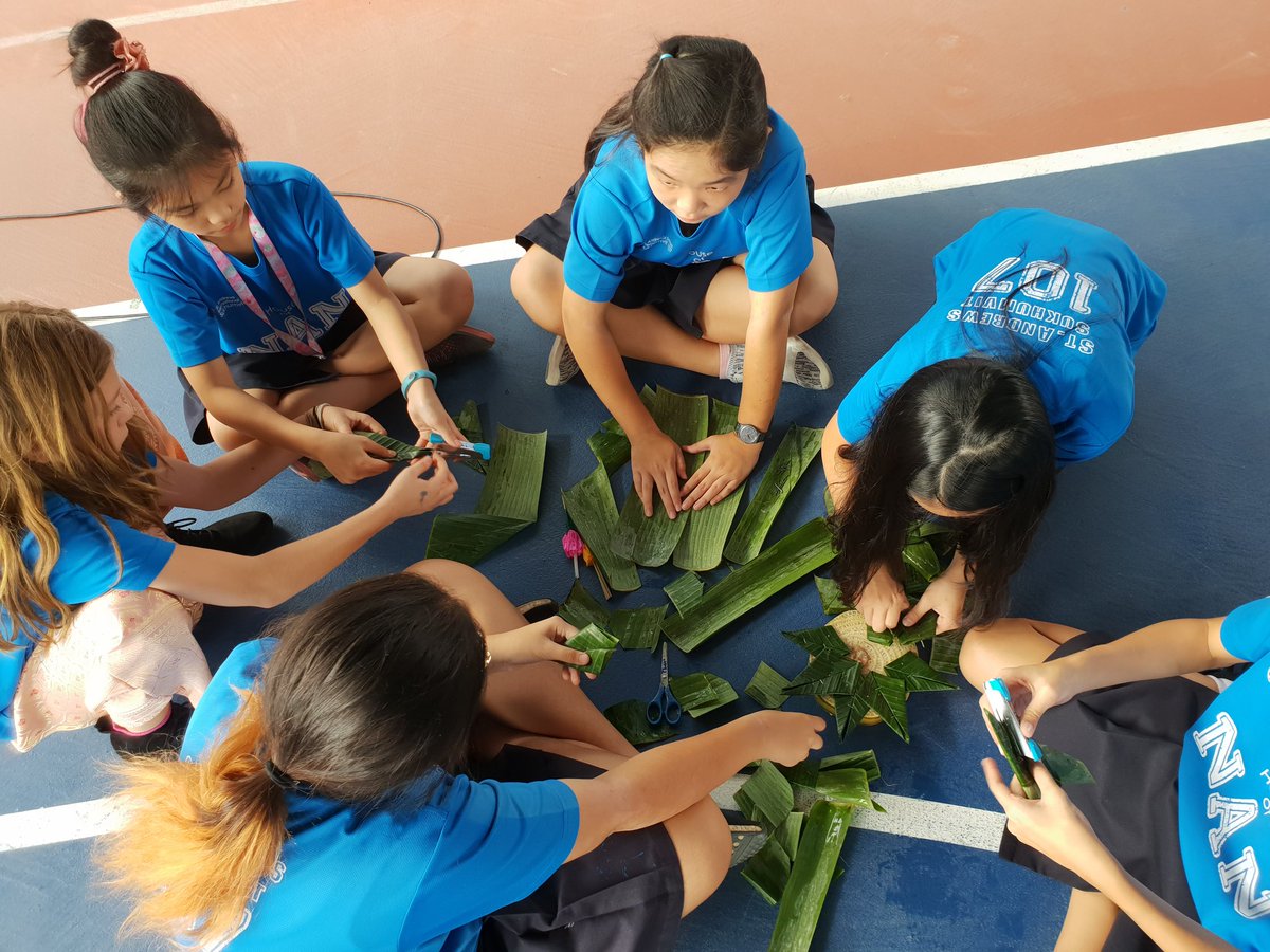 MrChristianS107's tweet photo. Our Nan Sharks had great fun making (shark themed) kratongs! Well done everyone :) @StAndrews_107 @S107MFL #TeamS107 #CognitaWay @NanSharks https://t.co/eKesAE7HW5