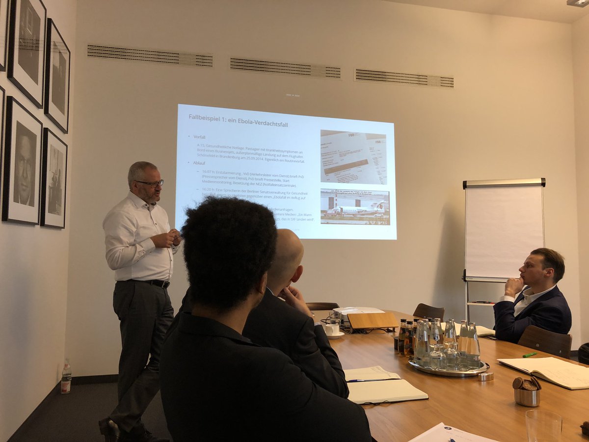 jschibberges's tweet image. Krisenkommunikation von @ralf_kunkel lernen. @bernstein_group #learningsession