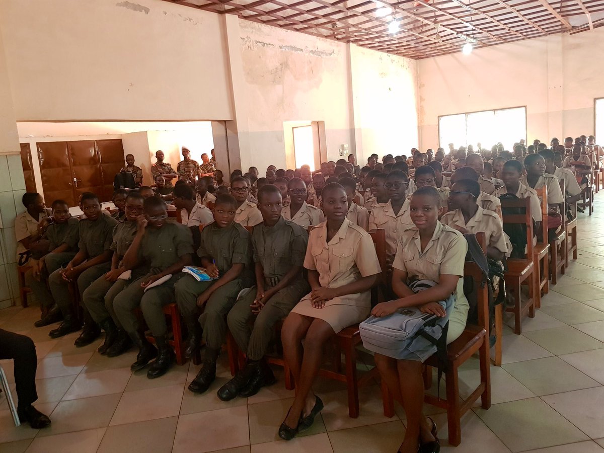 À l'instant avec mon collègue M. Fortuné Nouatin, Ministre de la Défense Nationale, le Préfet du département de l'Atacora, <a href="/Serge_Numerique/">Serge Laurent ADJOVI</a>, DG/<a href="/Benin_Numerique/">Benin Numerique</a> au Lycée Militaire de jeunes filles GMK de Natitingou pour l'inauguration de la classe numérique dudit Lycée.