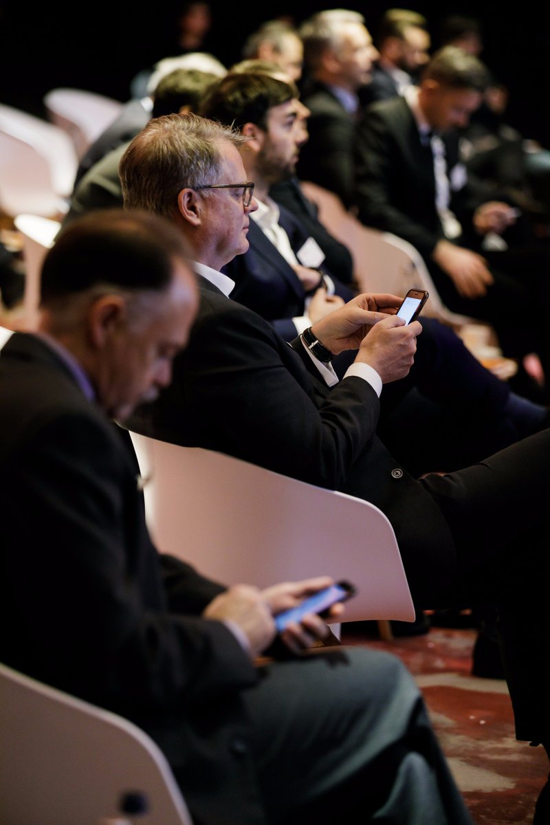 finance_live's tweet image. #HBInsur Die 120 Teilnehmer des @handelsblatt Insurance Summits wählten das InsurTech @nicetonectyou mit Benny Bennet Jürgens als das Start up mit dem zukunftsorientiertesten und erfolgreichsten Geschäftsmodell. Herzlichen Glückwunsch an das Team von Nect.