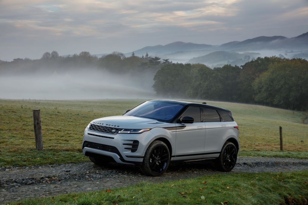 MotoringChannel's tweet image. WATCH: It's baby Velar, Range Rover's 2nd generation Evoque launched buff.ly/2DTy9hy