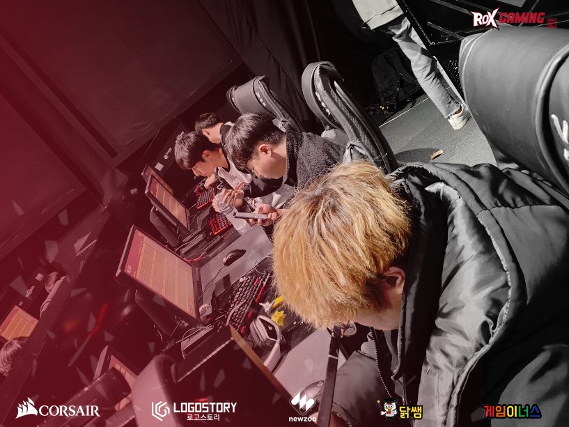 _ROXWIN's tweet photo. 《PKL2018 Season2》
마지막주 파이널!!! 치킨먹으러 가즈앗!!!🍗🍗🍗
지금바로 시작합니다!!!
LIVE NOW
https://t.co/1nmKdI4RCP
LIVE ENG
https://t.co/j4H0fXgzxa
#락스게이밍 #락스오카즈 #배틀그라운드 #배그 #ROX #ROXGAMING #ROXORCAS #PUBG #PKL #PKL2018 https://t.co/4pLakS4Hmf