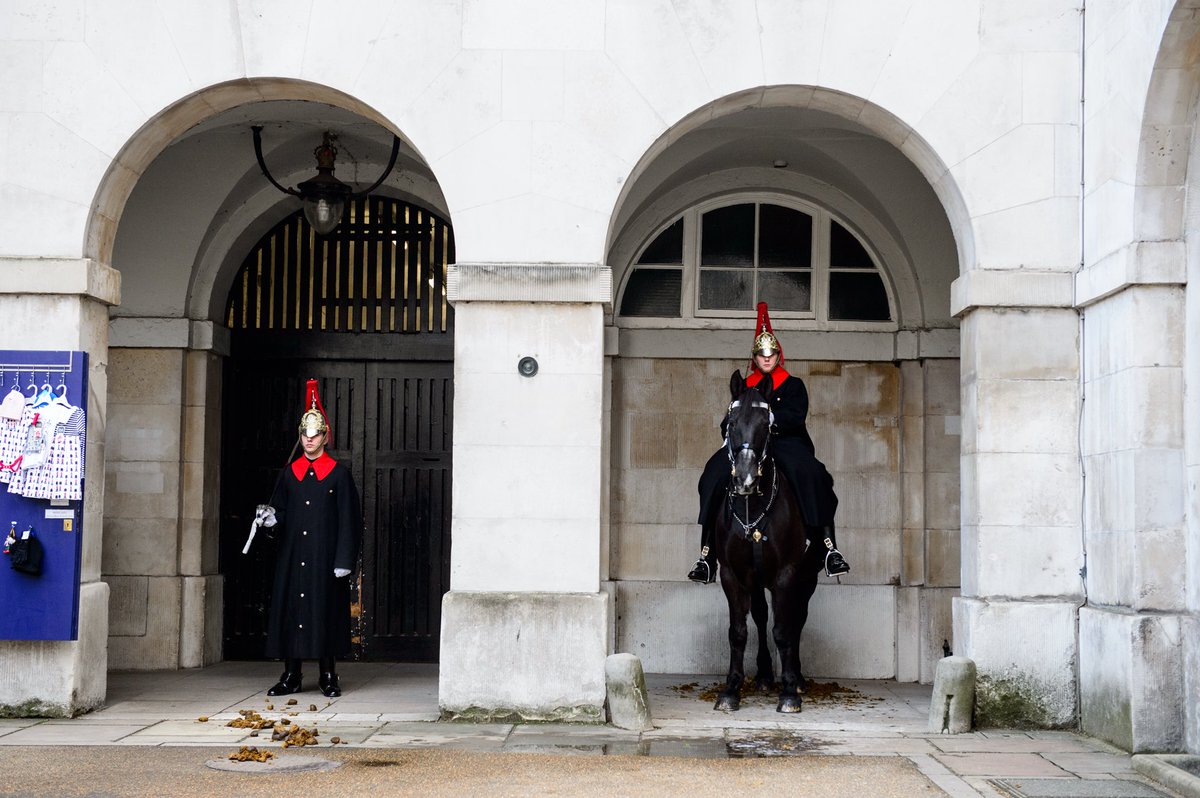 ArmyInLondon's tweet photo. There’s change afoot... It may not be Christmas yet but at Horse Guards we’re decorating! While our horse boxes are being refurbished the Queen’s Guard are carrying out their duties at new posts around the building. Can you spot them? They have already spotted you! #everwatchful https://t.co/PlLFYf7gtR