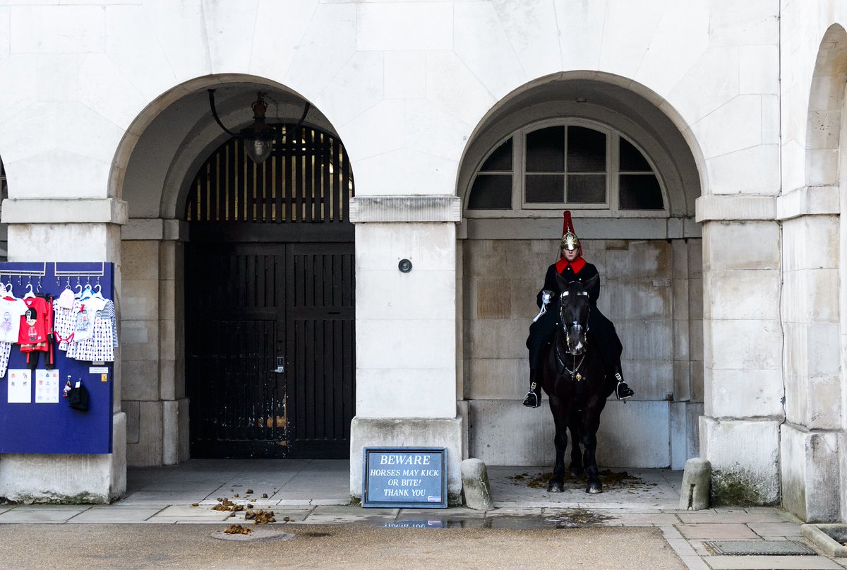ArmyInLondon's tweet photo. There’s change afoot... It may not be Christmas yet but at Horse Guards we’re decorating! While our horse boxes are being refurbished the Queen’s Guard are carrying out their duties at new posts around the building. Can you spot them? They have already spotted you! #everwatchful https://t.co/PlLFYf7gtR