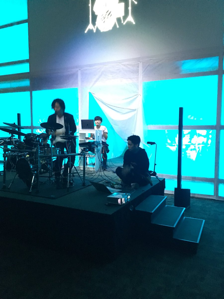asanoQm's tweet photo. XD大学院生たなけん @kntnk62 によるライブコーディングも含めてフィナーレへ #ORF2018 https://t.co/j5iEXjMNox