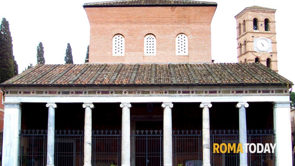 romatoday's tweet photo. roma Entrano nel convento dal cimitero, ladri in fuga con 10mila Euro e le donazioni in oro dei fedeli https://t.co/YX9ylEEBK4 notizie notizieroma https://t.co/OFq0mZ5yJo