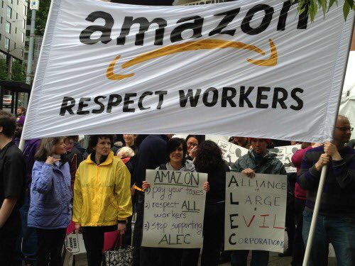 SusannaCamusso's tweet photo. #blackFriday 
Insieme ai lavoratori @amazon oggi in sciopero in Spagna e Germania e alle manifestazioni in Inghilterra 

#AmazonAreNotRobots uniti si vince

@cgilnazionale @NigelUni @AmazonEnLecha, @_Verdi, @Gmb_Uni, @GMBunionAmazon https://t.co/InZCUU7cwi