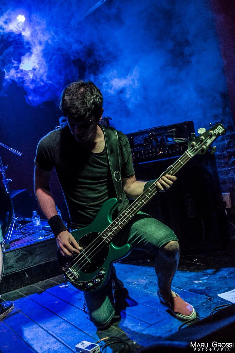 Hoy cumpleaños nuestro bajista Fede Montaño!! Por muchos años más rockeando y drenajeando juntos!! 🍻🍻🎸🎼