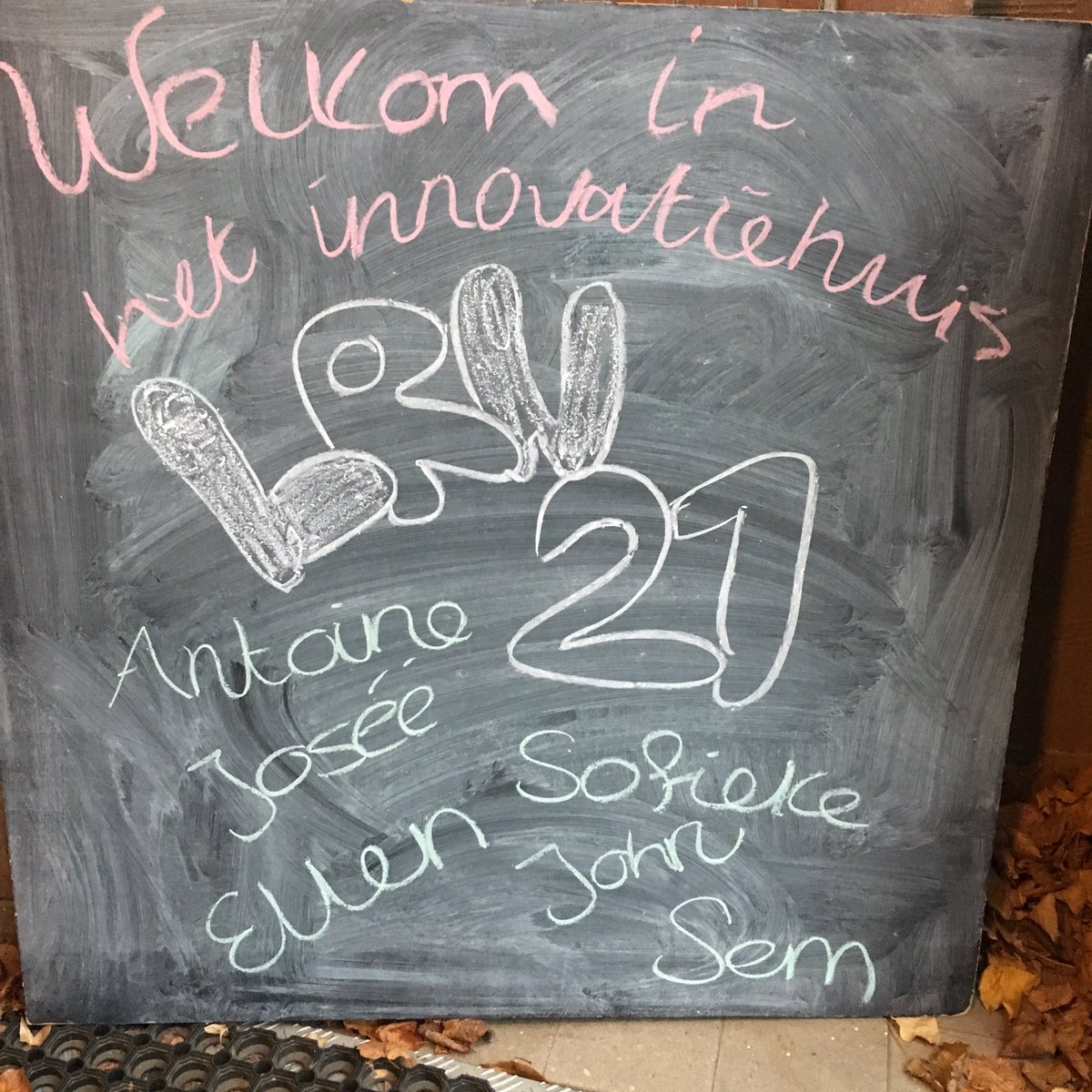 ellenelemans's tweet photo. Mooie ochtend op deze “deadline” day van presentatievoorstellen voor @cvimc  Vanmiddag @21leren programmacommissie met @JoseeBours @John_May @svangeffen en kennismaken met #Sofieke in #Innovatiehuis https://t.co/5SvK5yR87X