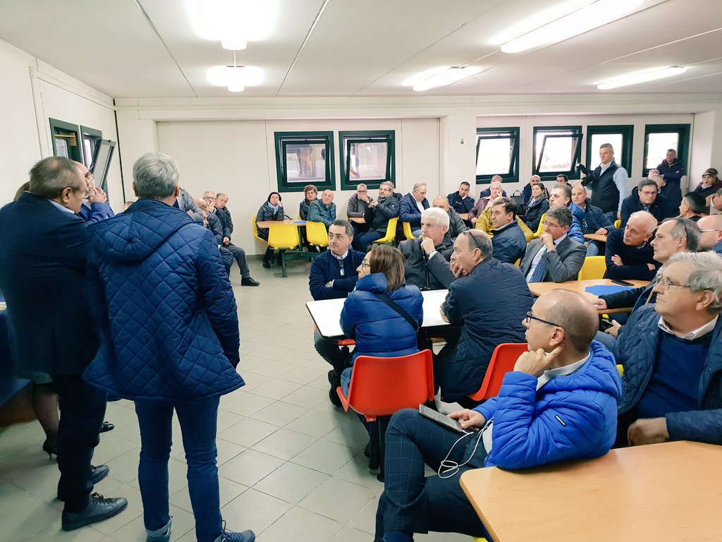 fai_cisl's tweet photo. #23novembre Bellizzi, #Salerno, la Fai Cisl in visita nell'azienda agricola OP Secondulfo, tra le più importanti eccellenze del #MadeInItaly #agroalimentare, confronto su qualità del lavoro, tracciabilità, innovazione, relazioni industriali, assemblea con lavoratrici e lavoratori https://t.co/CsMYrBPENe