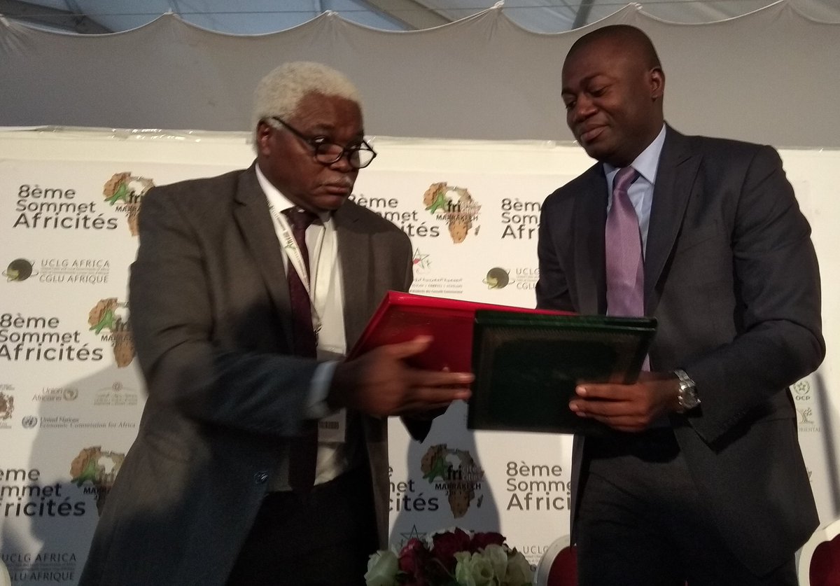 avenue225's tweet photo. À @Africities8, ce 23 novembre 2018, signature d'un mémorandum d'accord de partenariat et de coopération entre l'Académie Alga de @UCLGAfrica et le #CAMPC
en #CIV225 - représenté par son DG Joseph KAUDJHIS.
#LocalAfrica
#Africities
#Africites2018
@UCLGAfrica
@uclg_org https://t.co/RB7YjqzaSV
