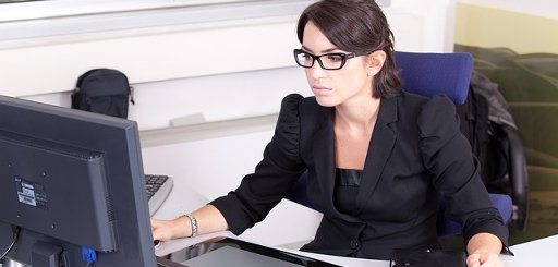 📌Es compatible con el Derecho de la UE el no indemnizar a trabajador interino contratado para sustituir a otro con derecho a reserva de puesto de trabajo. ➡️La sentencia en #diariolaley 👉👉bit.ly/2S72MTK