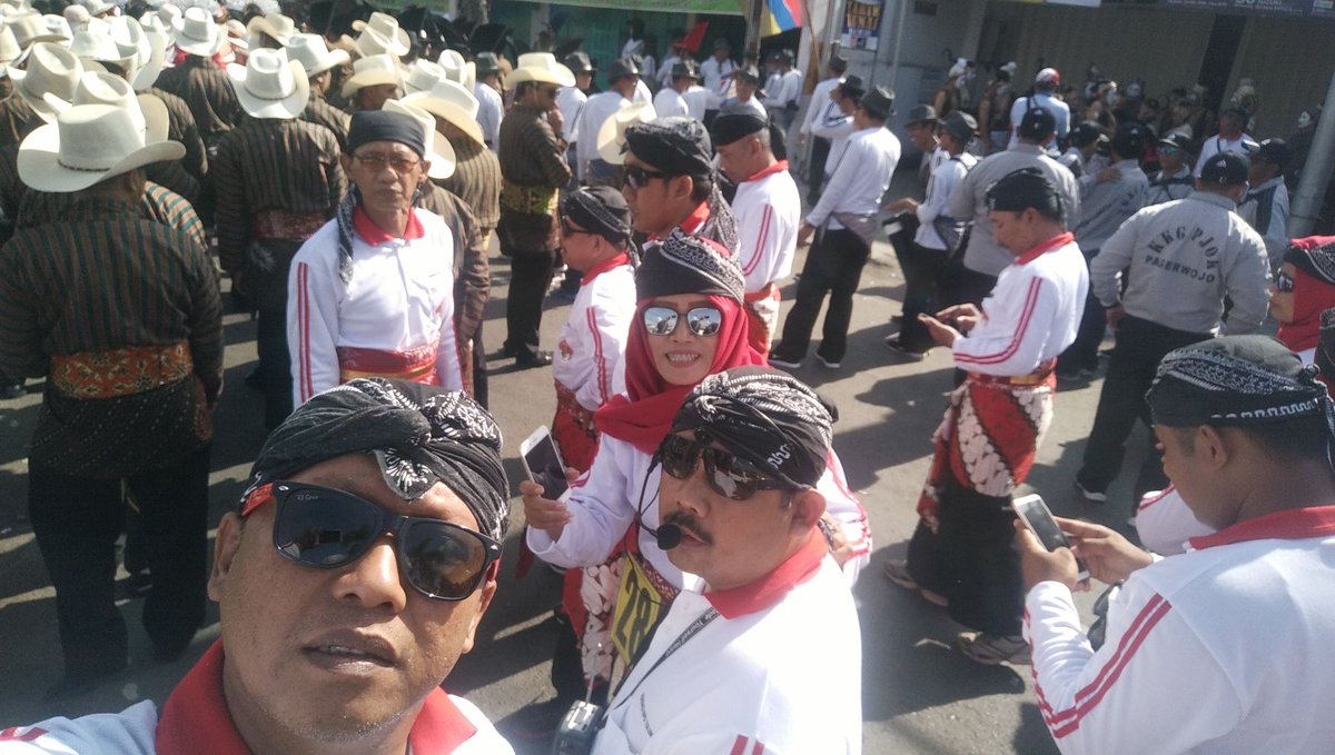 moedsfir's tweet photo. Kreativitas lembaga desa dalam menjalankan tugas sbgi kontrol dr masyarakat kepada pemerintah desa sangat diperlukan menuju pemdes yg transparan dan akuntabel.....
#JokowiMembangunDesa 
#TPPJawaTimur 
#TPPITulungagung 
@jokowi 
@EkoSandjojo 
@anwsanusi
@taufikmadjid71 
@FahcrilA https://t.co/OL5oWDRPno