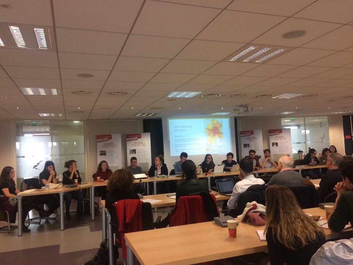 SPRchaireTMAP's tweet photo. 📚 "Dans quelle mesure la gouvernance de l'attractivité de Toulouse est-elle durable ? Limites et perspectives des projets de territoire toulousain." Les 37 étudiants de master rennais à l'hôtel de @TlseMetropole pour faire leur retour d'étonnement sur la semaine ! https://t.co/PtzEAcCCTJ