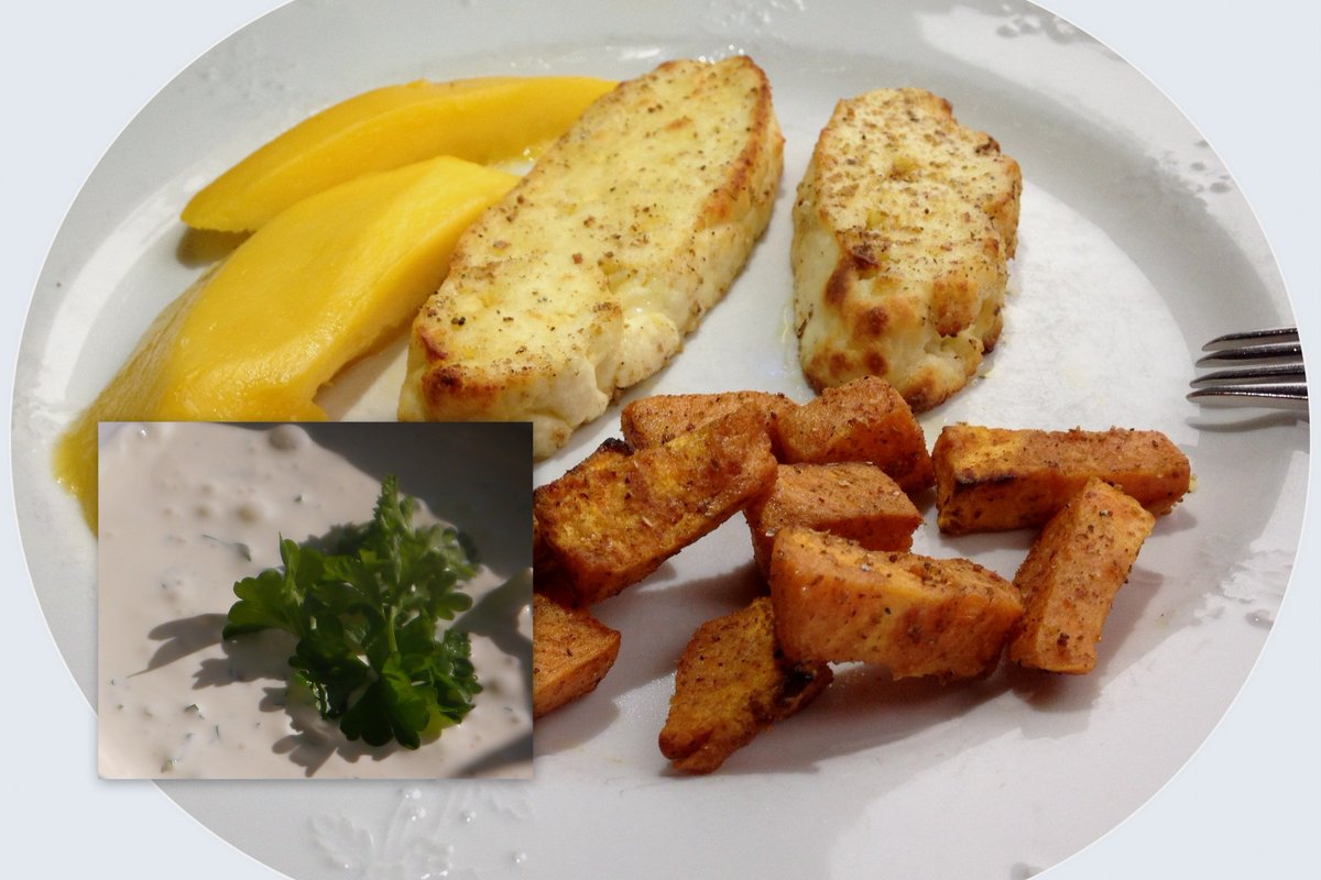 Auchwas1's tweet photo. Für einen fleischlosen Tag. Gestern bei uns selbst gemachter Paneer, Sükartoffeln beides mit einer feinen indischen Gewürzmischung bestreut, im Airfryer fein geröstet. Frische Mango und Sauerrahm-Kräuter-Dip. 
#Mango #Paneer #Süßkartoffeln #Masala #indisch #Airfryer #Sauerrahmdip https://t.co/rxF0guNmKA