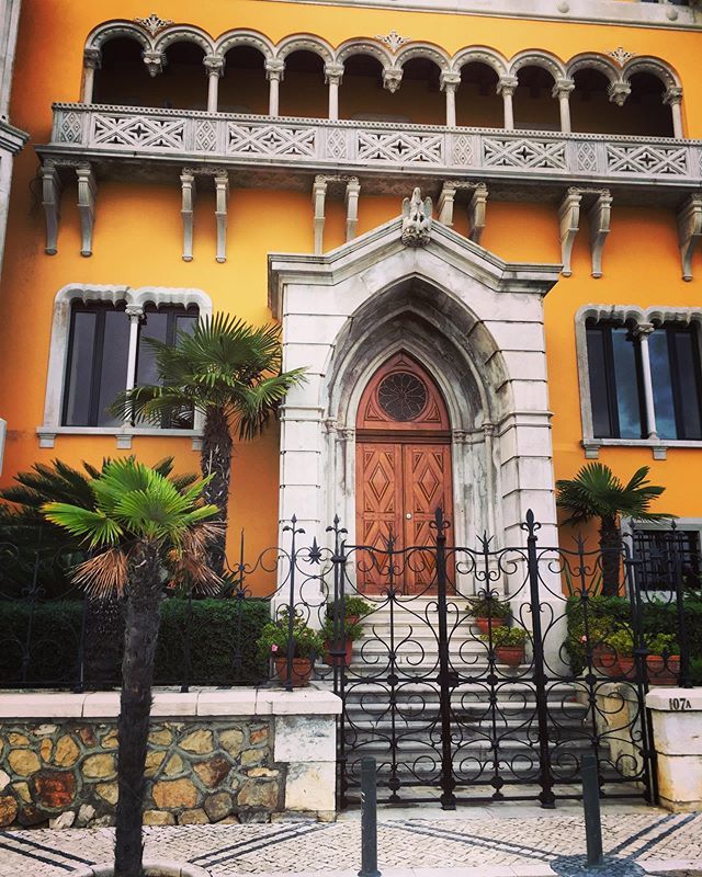RixtBarendsma's tweet photo. Authentic buildings in Cascais. Love it here! Sun is out today! Let’s enjoy!
#portugal #buildings #architecture #portugal_lovers #portugal_gems #visit_portugal #kings_doorsandco #doorsofportugal #portugaldoors #olddoor #cascais #village https://t.co/FJ8ropeaEy