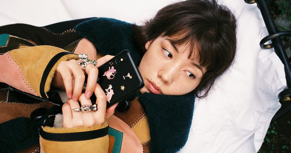 仲里依紗が出合う、コーチのホリデーコレクション。愉快なアニマル