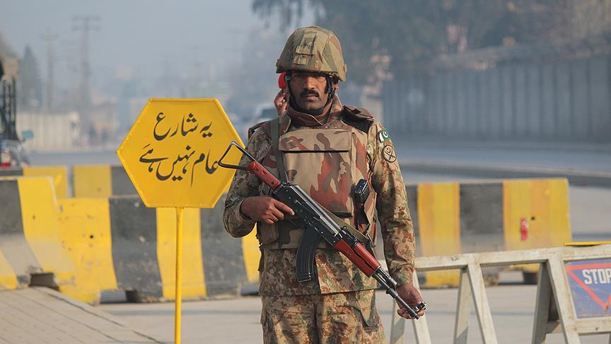 WNHajans's tweet photo. 🇩🇪 #China-Konsulat in Pakistan attackiert

🇹🇷 #Pakistan’da #Çin Konsolosluğuna saldırı

➡ https://t.co/vKaQXPdzyS https://t.co/Cu6vMguXTf