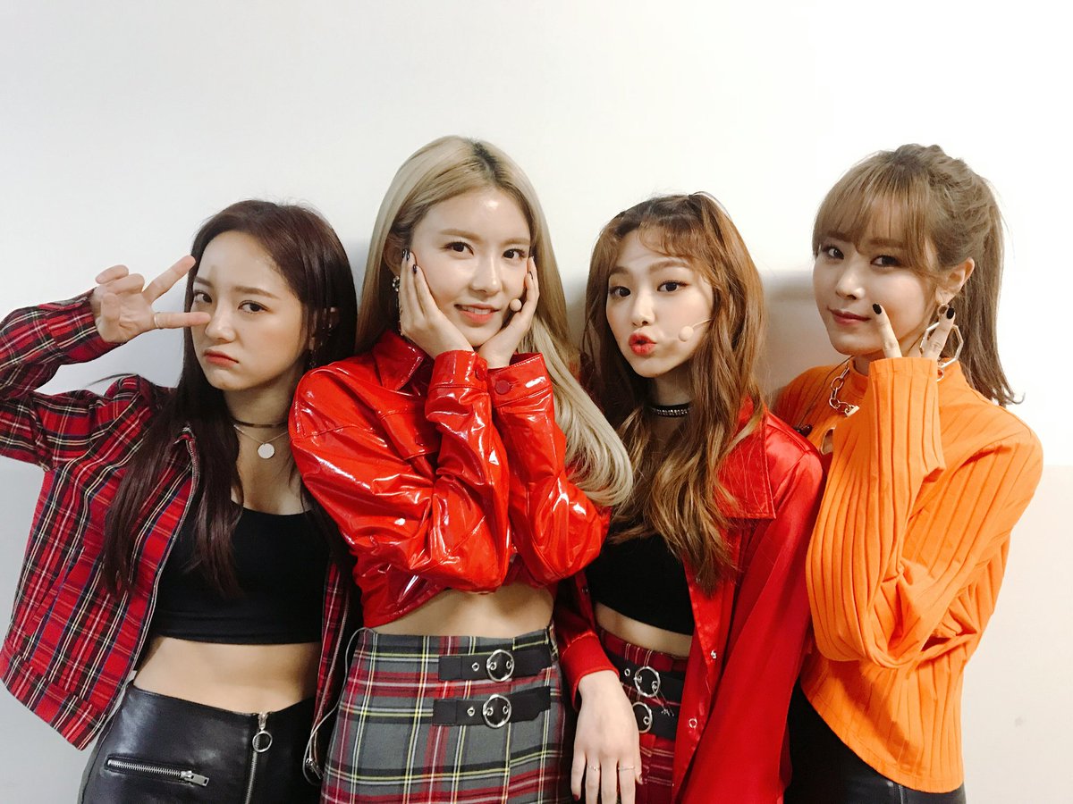 gu9udan's tweet photo. [📸PHOTO]
181123 KBS2TV
<뮤직뱅크📺>
ᆞ
나옹구 생일만큼이나🎂
오늘 무대도 So Special🌟
반짝반짝 우리 뀨단 보구 가세요🤗
ᆞ
#구구단 #gugudan #뮤직뱅크
#Not_That_Type #Act5_New_Action⛤ https://t.co/cdzC6wCRZY