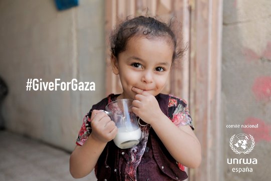 UNRWAes's tweet photo. Esta es Malak, la hija de Nesrine. Su familia forma parte del millón de refugiados y refugiadas de #Palestina en #Gaza que dependen de los alimentos que proporcionamos para sobrevivir. En el próximo #GivingTuesday, #GiveForGaza. https://t.co/Aqex08uw1m https://t.co/u6qHeGeZ3u