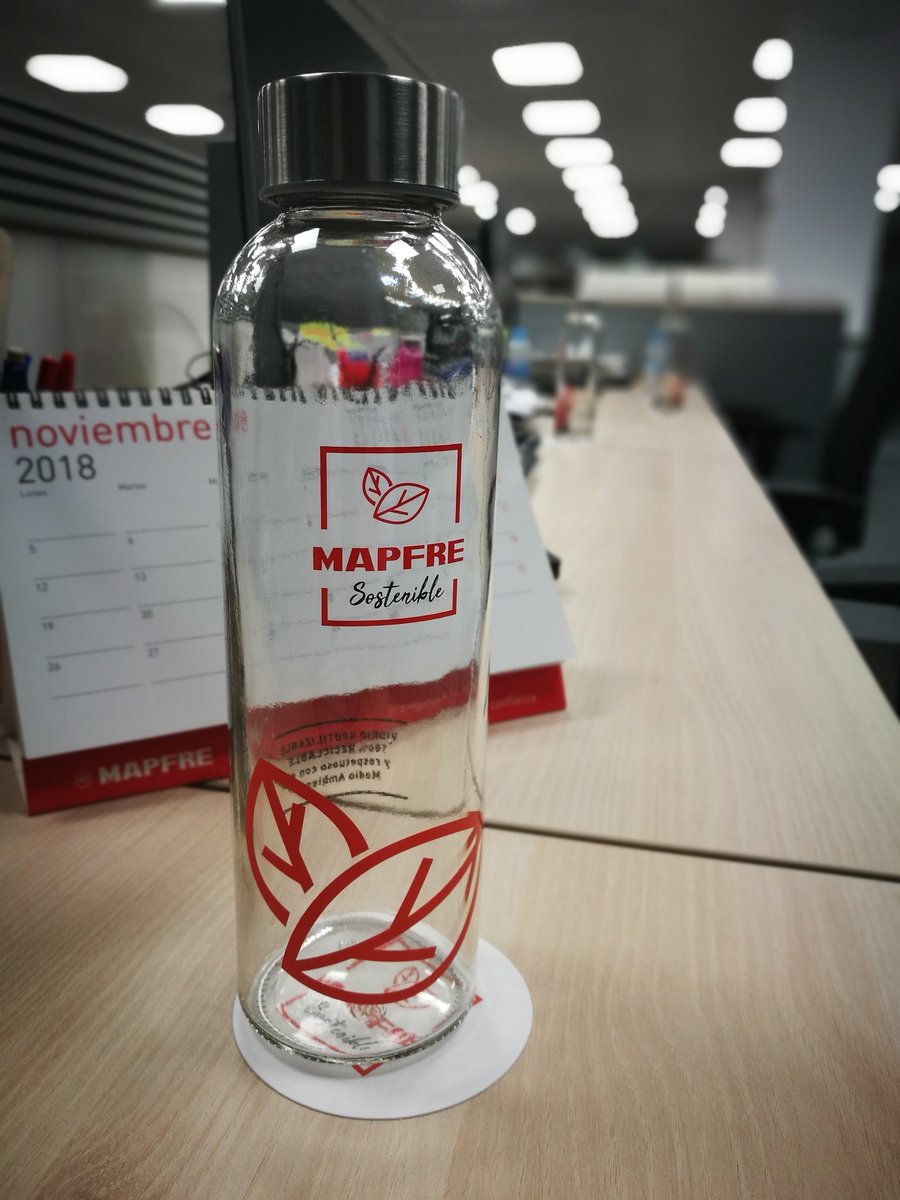 divadoibur's tweet photo. El plástico se acabó en @MAPFRE con la iniciativa #MAPFRESostenible. Ni una sola botella ni vaso de plástico en la oficina!! #Estamoscambiando :-) https://t.co/Wti87kktCF