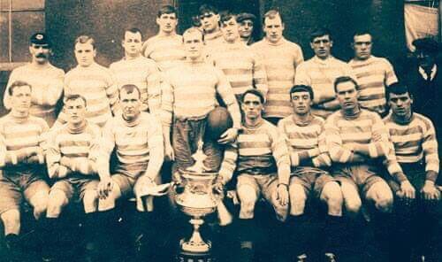 Batleyheritage's tweet photo. On this day 23rd Nov. #1912 @BatleyRLFC coached by former full back #GallantYouth thrice #RugbyLeagueChallengeCup #winner Arthur Garner &amp; captained by Arthur Kitson beat @hullfcofficial 17-3 to lift the #Yorkshire Cup at #Headingley #Leeds https://t.co/VQJq7q8j71