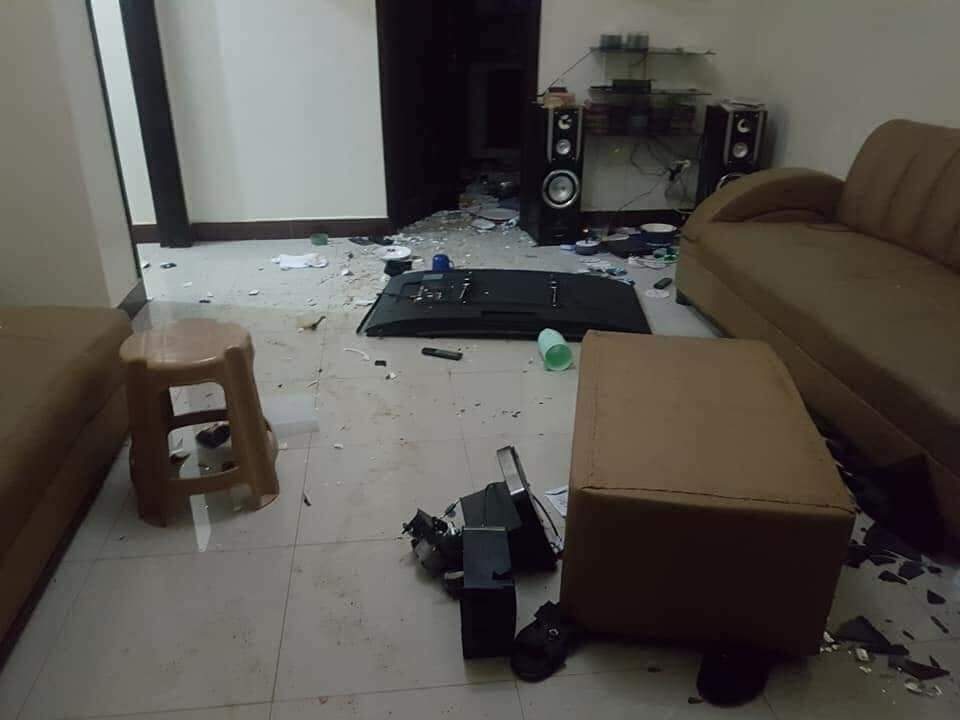 Afri_shere's tweet photo. She Did this to his Apartment Because she saw Nude pictures of another Lady in his Phone. He tried explaining but she wasn't having any of it. She destroyed his house when he left for work.

Right Or Wrong? https://t.co/1eDz6btLkp via @VictorViruss