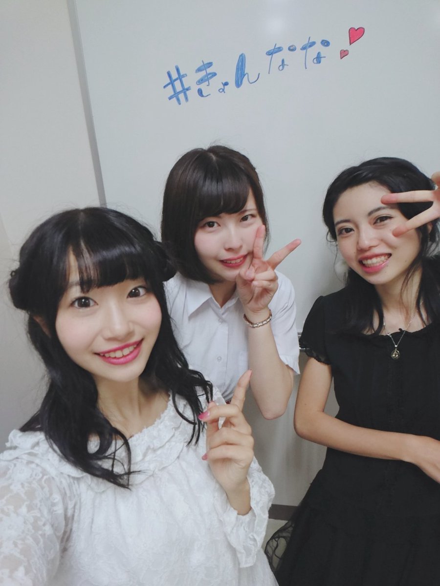 NFIdol's tweet photo. とっても楽しかった～！控え室でまだまだ自撮りタイムです💕(こんな感じで使っ���ね！)

#きょんなな https://t.co/snDXHTbDNM
