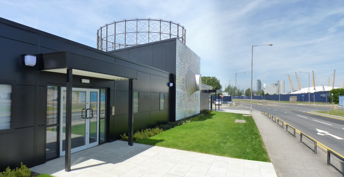 NorthpointArch's tweet image. You may not have heard but apparently it's #BlackFriday2018.

To celebrate here's some #BlackCladding on our recent Estate Service Centre building in #GreenwichPeninsula (with a splash of colourful art installation)!

#architects #alwaysgoodvalue #RIBA @BlakedownSport @fleafolly