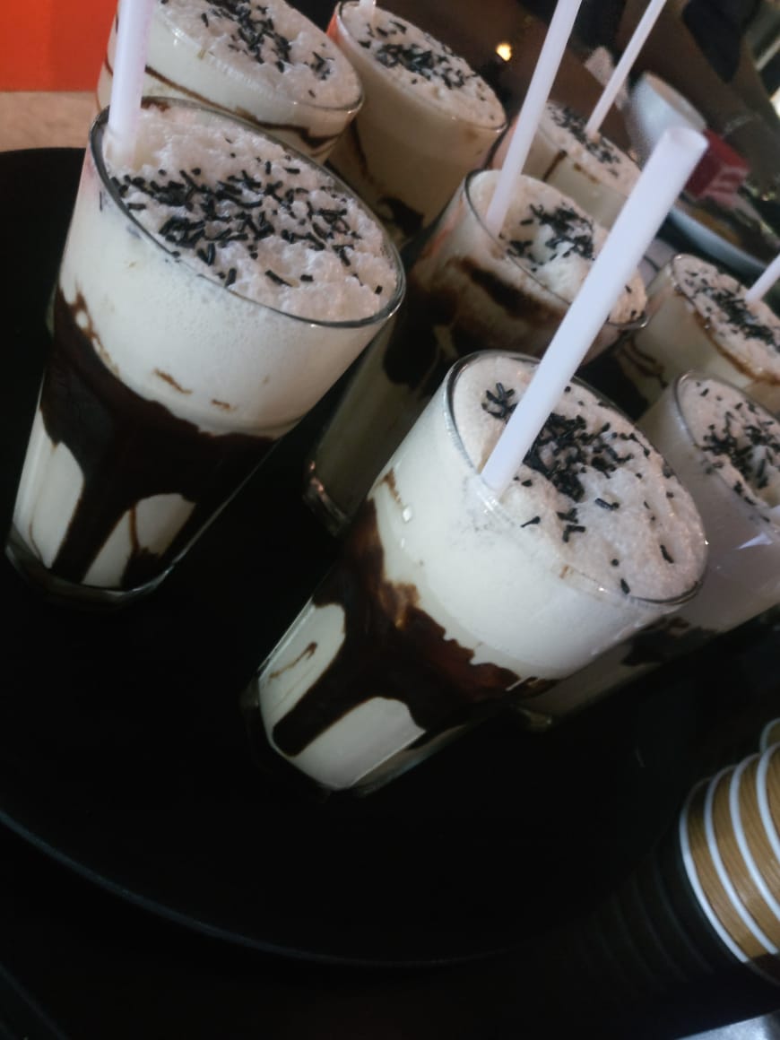 CPD_PUNE's tweet photo. A perfect place to study, work, or party... CAFÉ PETER is for all! All this in the company of great food and coffees!

#CafePeterdonuts #Cafe #Restaurant #vimannagar #bavdhan #pimplenilakh #aundh #apteroad #bundgarden #kharadi https://t.co/FQYSARLRDt