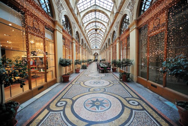 serndipdating's tweet photo. Que l'on soit parisien ou "de passage", les passages couverts de Paris sont toujours aussi mystérieux... Notre partenaire Lora Romano vous fait revisiter les recoins les plus secrets sur Serndip 
Pour vous inscrire, c'est juste ici : https://t.co/3R4ytIV75u https://t.co/LlgfJB3T6K