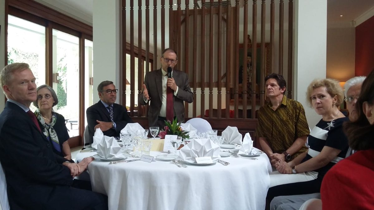 JCBerthonnet's tweet photo. Merci au géophysicien François Beauducel de son exposé et de ses réponses très claires sur le séisme et tsunami de #Palu et #sulawesi centre, à l'occasion du déjeuner du "club des ambassadeurs francophones". https://t.co/wTHnPkx1Kv