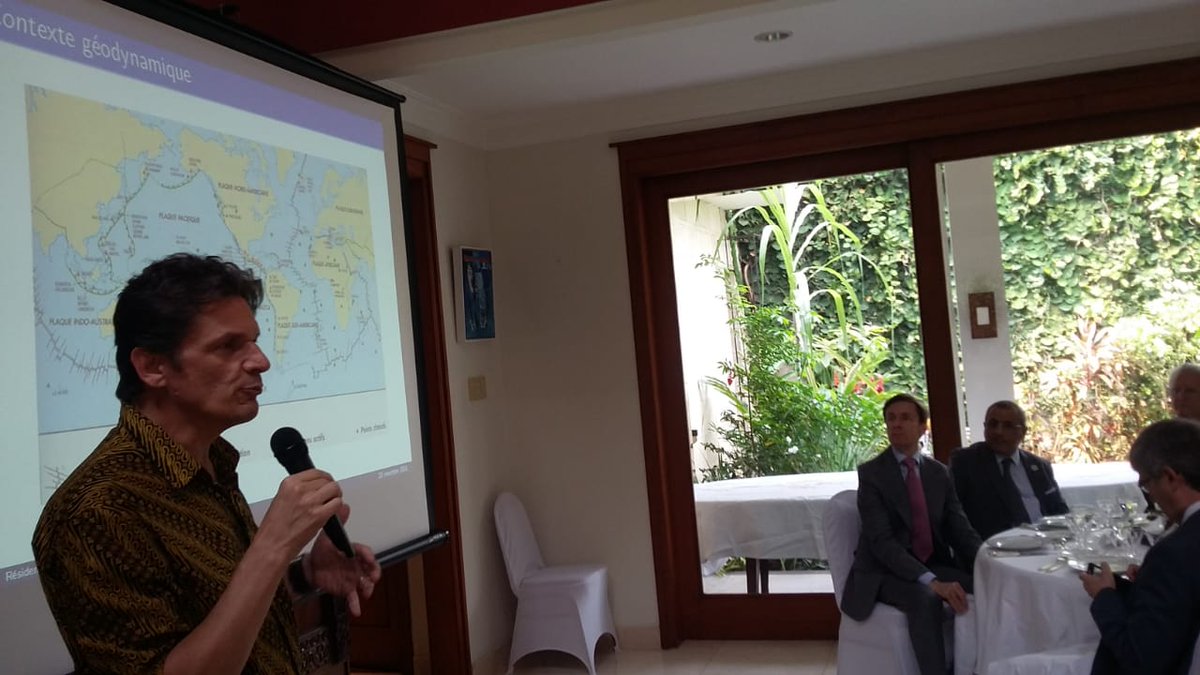 JCBerthonnet's tweet photo. Merci au géophysicien François Beauducel de son exposé et de ses réponses très claires sur le séisme et tsunami de #Palu et #sulawesi centre, à l'occasion du déjeuner du "club des ambassadeurs francophones". https://t.co/wTHnPkx1Kv