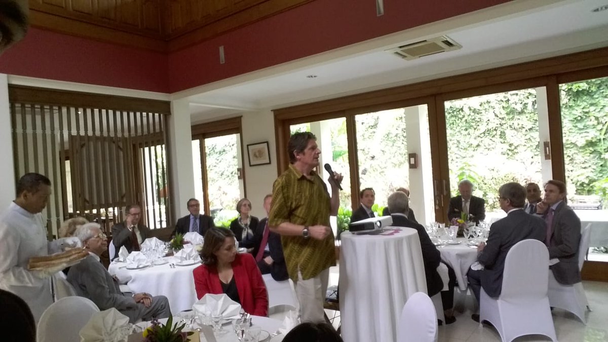 JCBerthonnet's tweet photo. Merci au géophysicien François Beauducel de son exposé et de ses réponses très claires sur le séisme et tsunami de #Palu et #sulawesi centre, à l'occasion du déjeuner du "club des ambassadeurs francophones". https://t.co/wTHnPkx1Kv