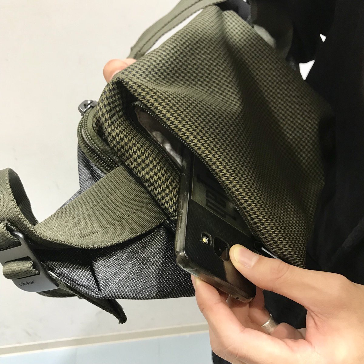 MSPC_NAGOYA's tweet photo. 【C&C】ISAR RED NOISE
ご好評いただいております"Cote&Ciel"小型ショルダータイプより千鳥格子のREDが入荷致しました。
一際目立つカラーリングの為、お洋服のワンポイントに最適です。
是非店頭にてご確認ください。
#MSPC
#ショルダー
#名古屋パルコ
#PARCO
#CoteCiel https://t.co/gpfR4ZHz41