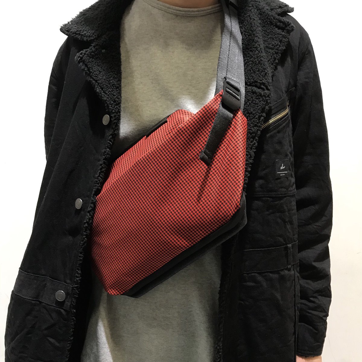 MSPC_NAGOYA's tweet photo. 【C&C】ISAR RED NOISE
ご好評いただいております"Cote&Ciel"小型ショルダータイプより千鳥格子のREDが入荷致しました。
一際目立つカラーリングの為、お洋服のワンポイントに最適です。
是非店頭にてご確認ください。
#MSPC
#ショルダー
#名古屋パルコ
#PARCO
#CoteCiel https://t.co/gpfR4ZHz41