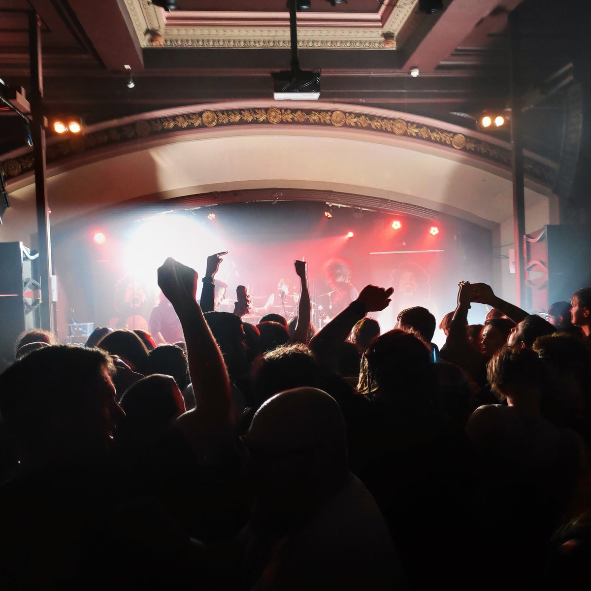 Triadx's tweet photo. After work, got to see a @FROGLEAPSTUDIOS gig! What a night. Great show, thanks for coming to Glasgow, come back again soon! https://t.co/QOd8BJGGaz