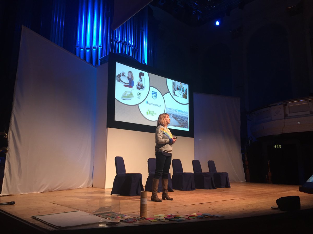 MarkMason_dt's tweet photo. The amazing @TechnicalNature talks #designthinking @FoDD2018 #FoDD2018 #FashTech challenge https://t.co/1iag4rLYhA