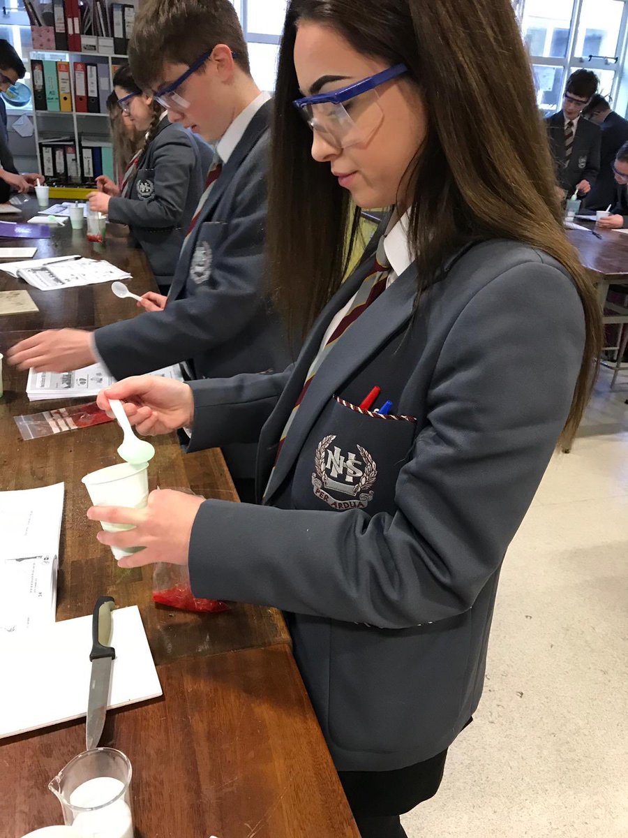 NewryHigh_Sci's tweet photo. Year 10 strawberry 🍓 DNA extraction https://t.co/zYBSAOsyji