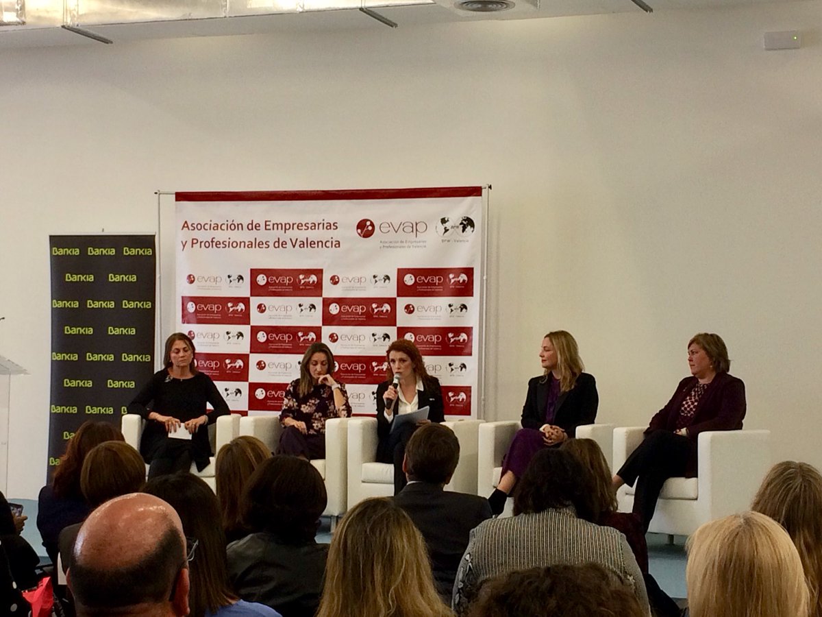 kvirrueta's tweet photo. #MujeresInspiradoras sin duda: @GraciaBurdeos directora producto @SPB_Spain, #YolandaTomas CEO @istobal_es, #PepaTorres CEO #WalkerPack, #LeonorSaiz directora RR institucionales #GrupoMartinez
Modera: #SandraDeltell
@evap_bpw #EncuentrosEvap https://t.co/aXdSPTQGSp