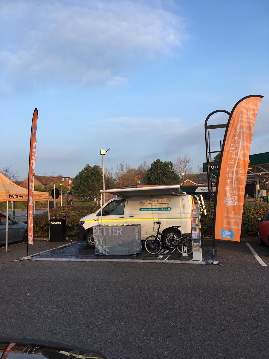 HumberRoads's tweet photo. Pop down to Halfords Car Park in Beverley for a car seat check; road safety advice and cycling advice #RoadSafetyWeek #BikeSmart #distancemakesthedifference with @East_Riding @HP_BeverleyERY @GoodEggSafety @HumberRoads https://t.co/KYXC2kOrTR