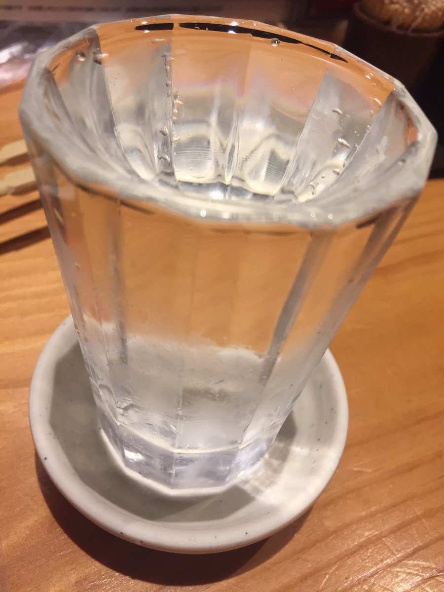 骨オヤジ 受け皿がほぼ濡れてない日本酒結構シビアな注ぎ方 御徒町のかっぱが懐かしい